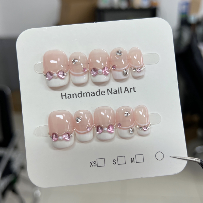 10 قطع من أظافر صناعية صيفية ب - مراجعة Nail Art Cat Eye وسعره